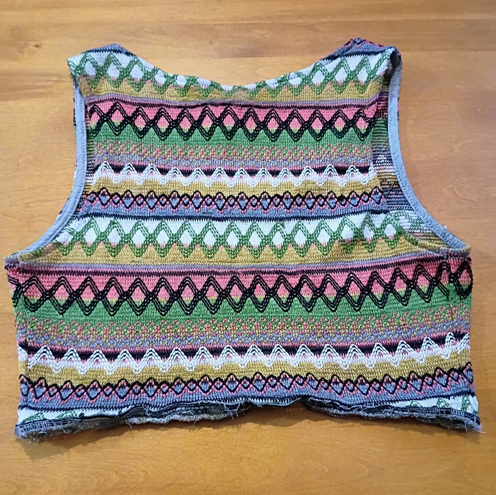 Multicolor Patterned Crop Top - Picture 3 of 5